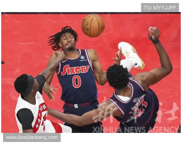 猛龙力克76人再创历史 迎来季后赛生死战两队激烈对决引爆篮球激情 猛龙力克76人再创历史 迎来季后赛生死战两队激烈对决引爆篮球激情