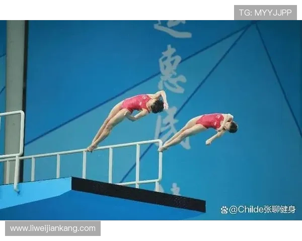 探索跳水运动的力量与美感从空中瞬间到水花之间的极致艺术