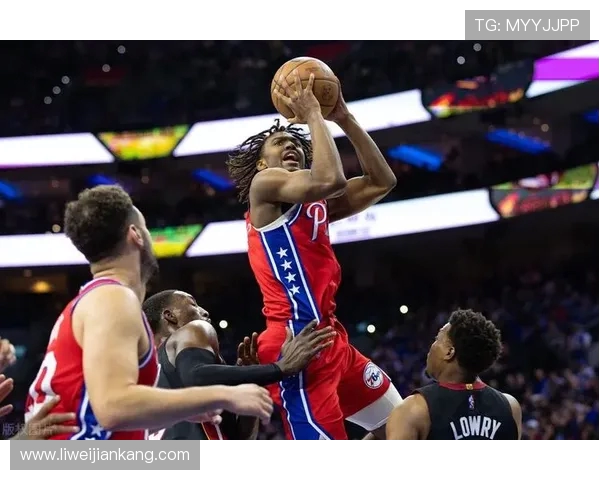 76人对阵热火:恩比德与巴特勒正面对决,谁能主宰东部季后赛格局