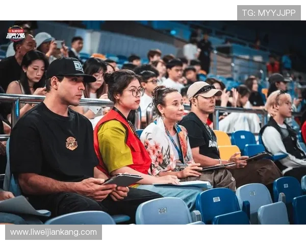 《激烈对决:2025年全球体育赛事精彩瞬间回顾与未来发展趋势分析》