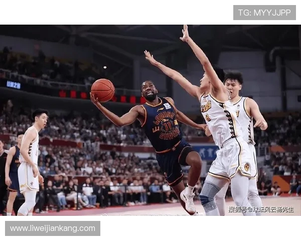 2018年CBA季后赛广东队与广厦队的精彩对决回顾与分析