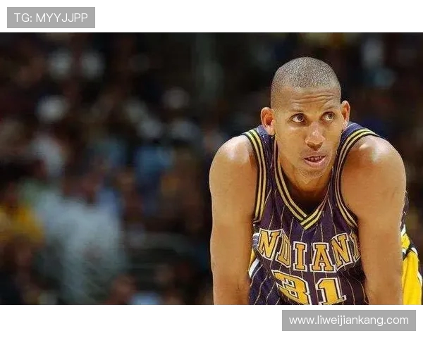 扎克拉文的篮球之路:从天赋少年到NBA全明星的奋斗历程